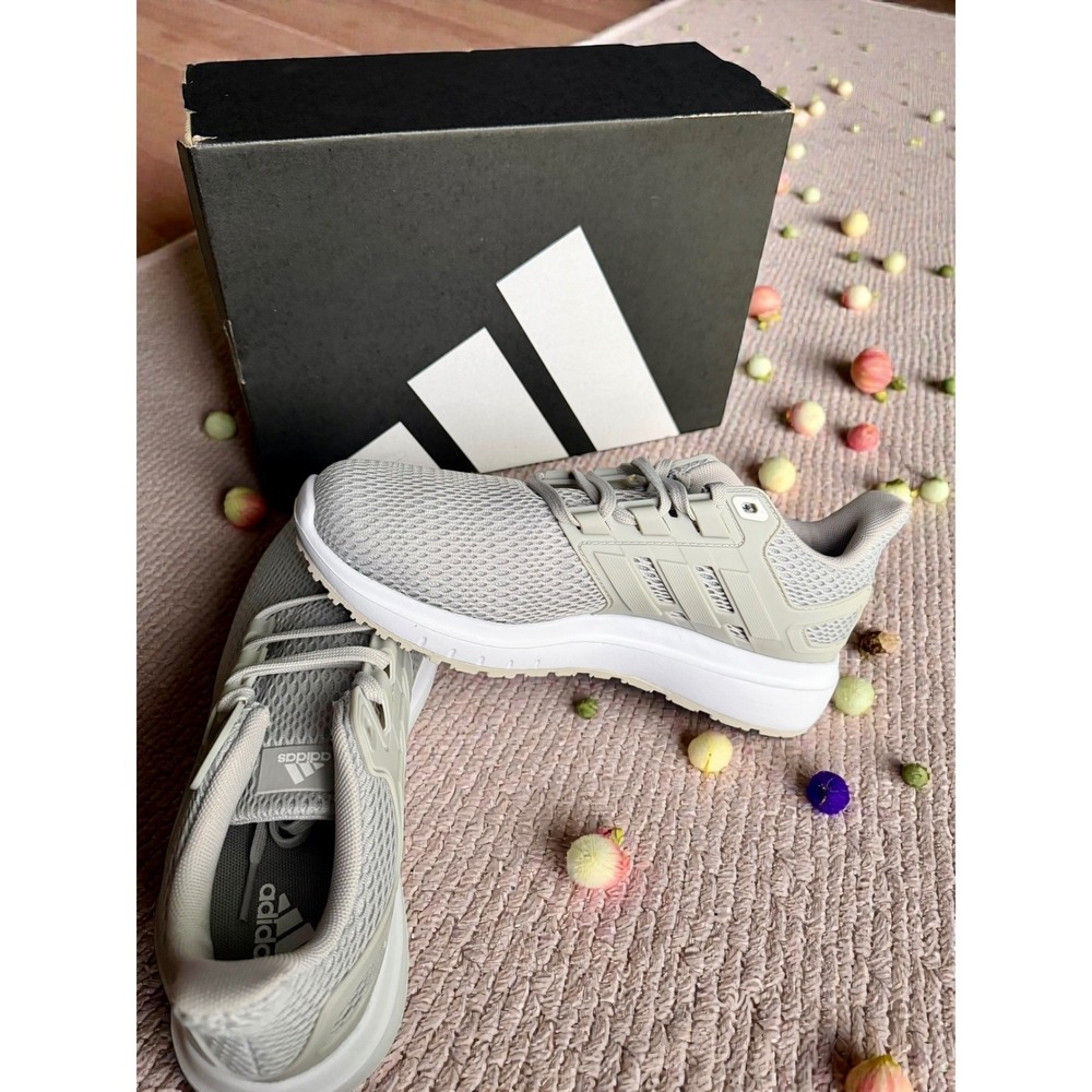Adidas - Ultimateshow Running Shoes - Womens Size 7 - BRAND NEW!